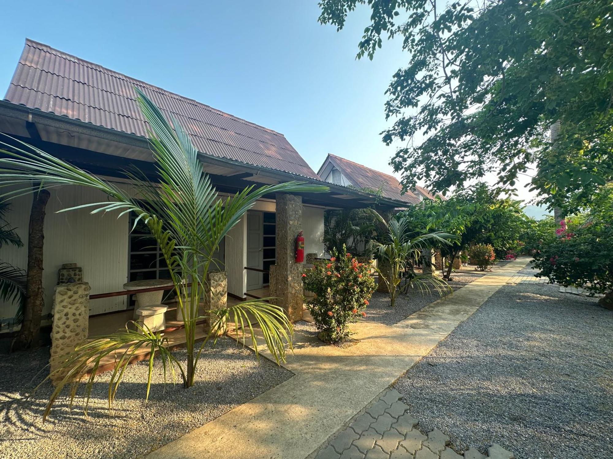 Blue Beach Resort Baanphakrimlay Exteriör bild