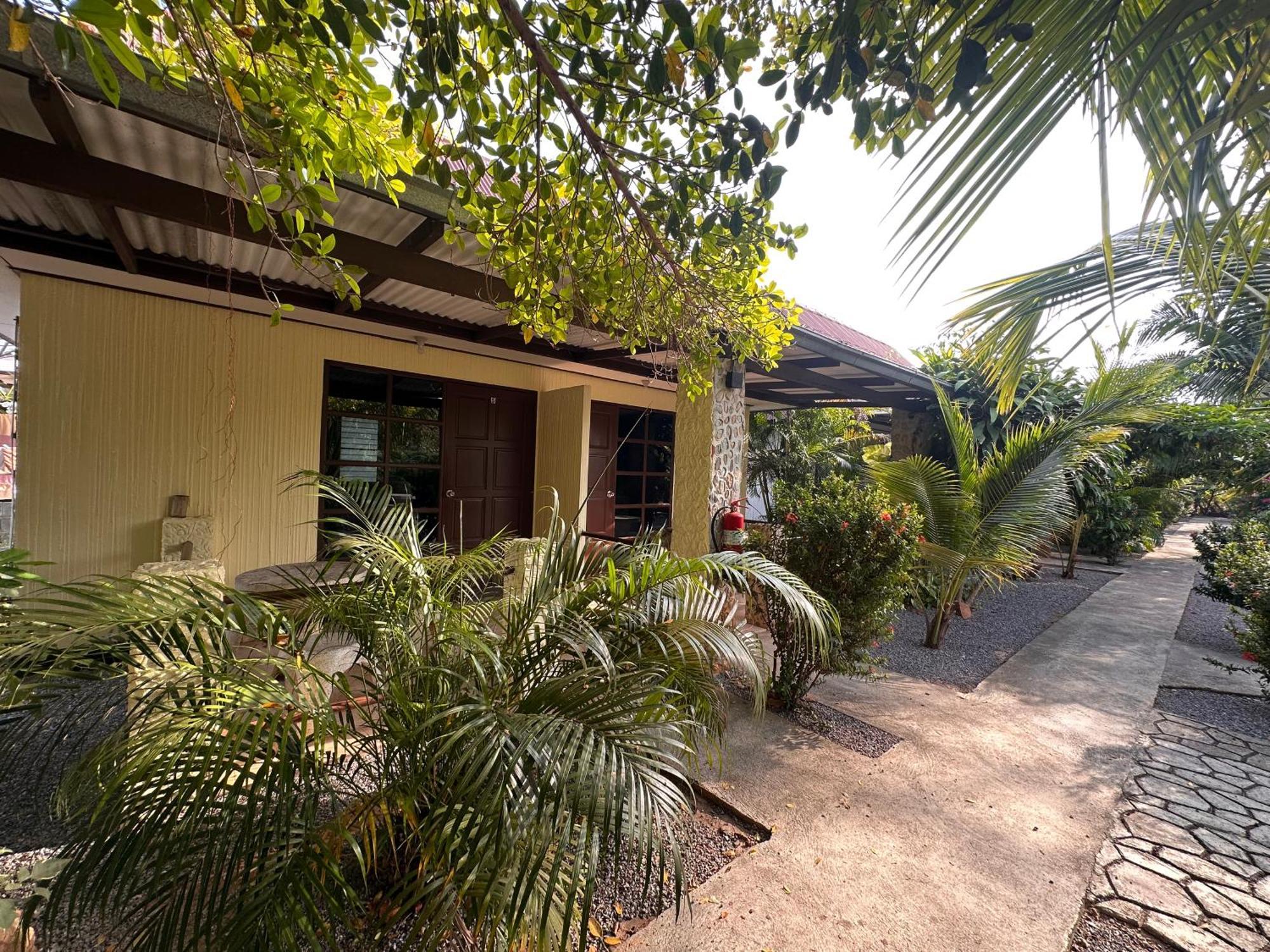 Blue Beach Resort Baanphakrimlay Exteriör bild